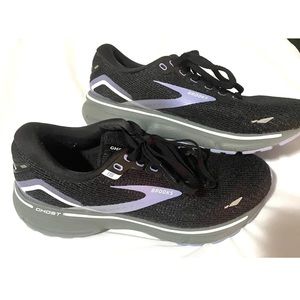 Brooks Women’s Ghost Size 7.5 purple black